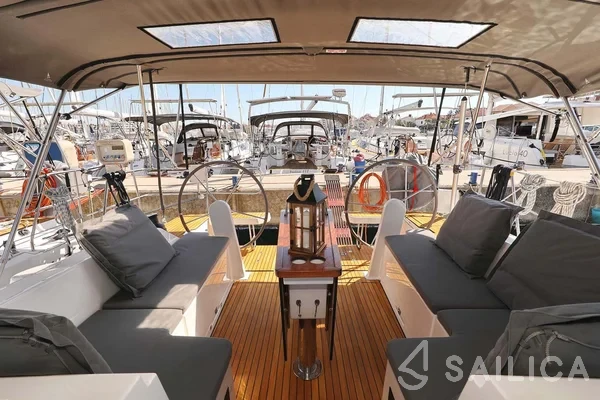 Bavaria C42 - Yacht Charter Sailica