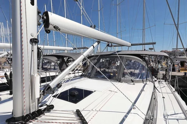 Bavaria C42 - Yacht Charter Sailica