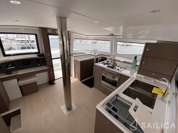 Bali 4.8  - Yacht Charter Sailica
