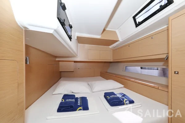 Dufour 470 - Photo #100 Dufour 470 - Yacht Charter Sailica