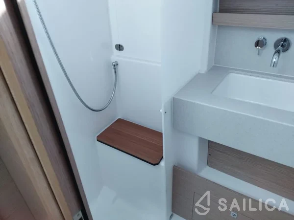 Dufour 470 - Photo #102 Dufour 470 - Yacht Charter Sailica