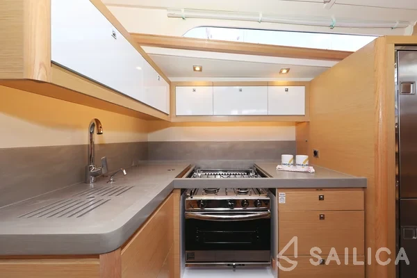 Dufour 470 - Photo #91 Dufour 470 - Yacht Charter Sailica