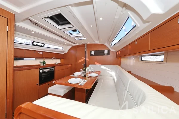 Bavaria 41 Cruiser - Yacht Charter Sailica