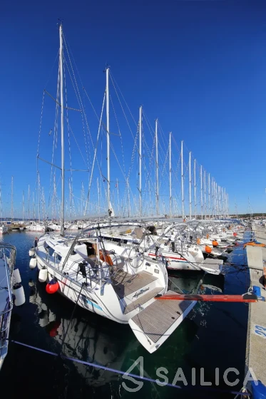 Bavaria 41 Cruiser - Yacht Charter Sailica