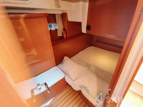 Antares 13.80 - Yacht Charter Sailica
