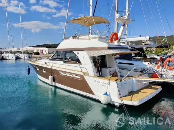 Antares 13.80 - Yacht Charter Sailica