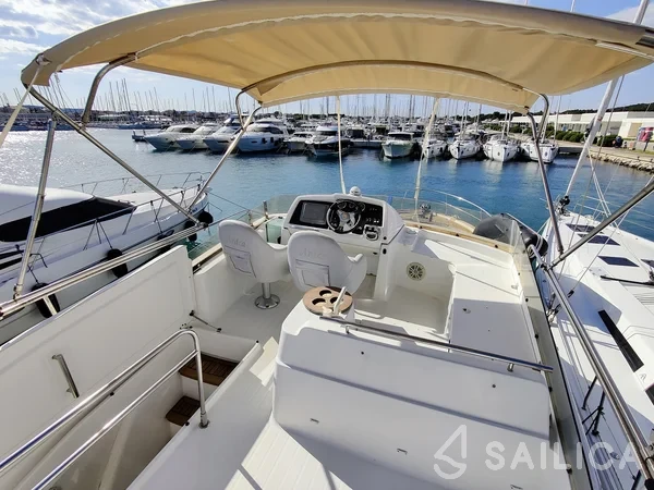 Antares 13.80 - Yacht Charter Sailica