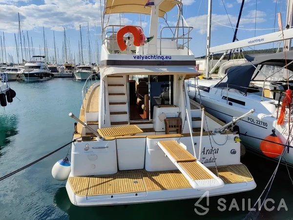 Antares 13.80 - Yacht Charter Sailica