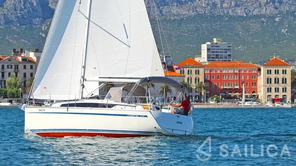 Bavaria 34 Cruiser - Yacht Charter Sailica