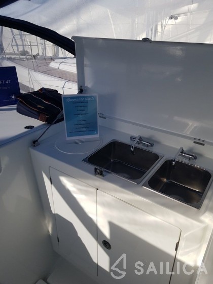 Sun Loft 47 - Yacht Charter Sailica