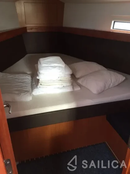 Bavaria 37 Cruiser - Yacht Charter Sailica