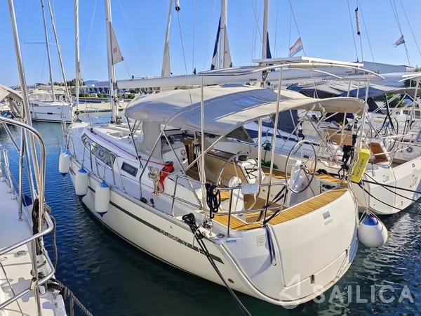 Bavaria 37 Cruiser - Yacht Charter Sailica