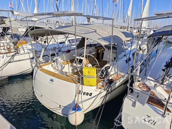 Bavaria 37 Cruiser - Yacht Charter Sailica