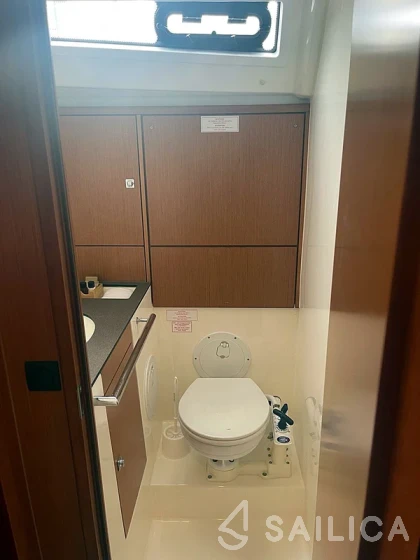 Bavaria 46 Cruiser - Yacht Charter Sailica