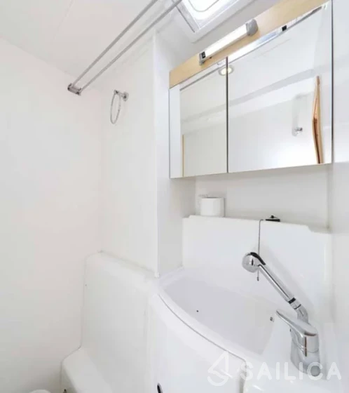 Lagoon 400 - Yacht Charter Sailica