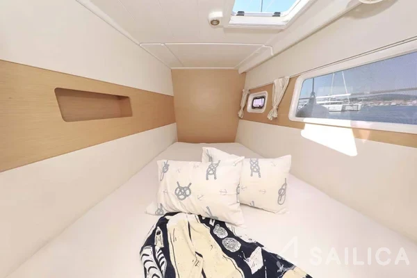 Lagoon 400 - Yacht Charter Sailica