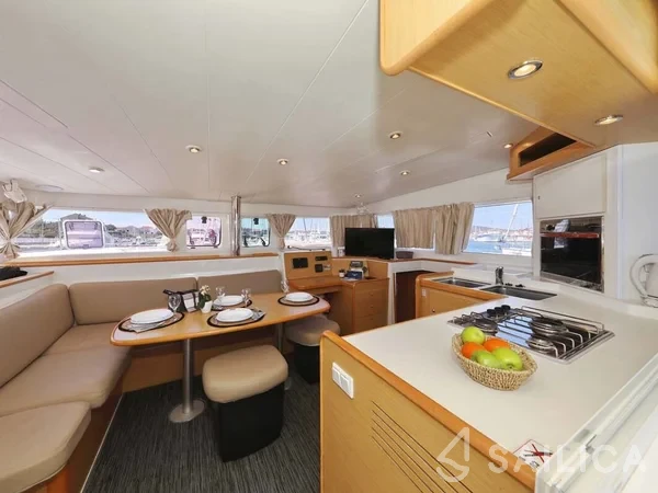 Lagoon 400 - Yacht Charter Sailica