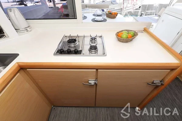 Lagoon 400 - Yacht Charter Sailica