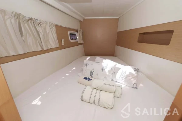 Lagoon 400 - Yacht Charter Sailica