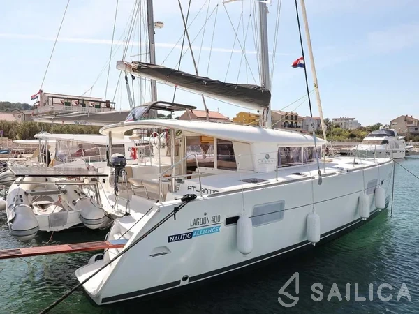 Lagoon 400 - Yacht Charter Sailica