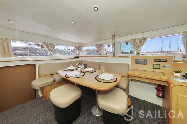 Lagoon 400 - Yacht Charter Sailica