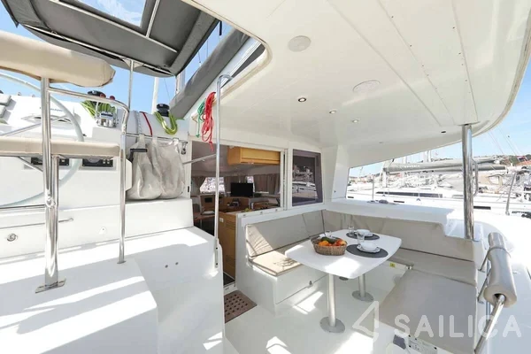 Lagoon 400 - Yacht Charter Sailica