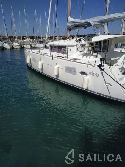 Lagoon 400 - Yacht Charter Sailica