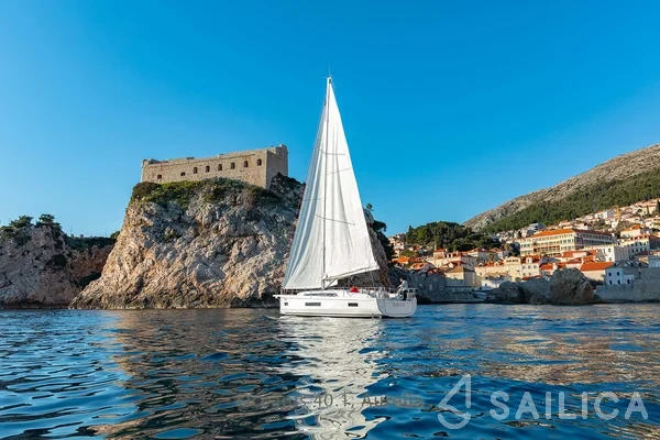 Oceanis 40.1 - Yacht Charter Sailica