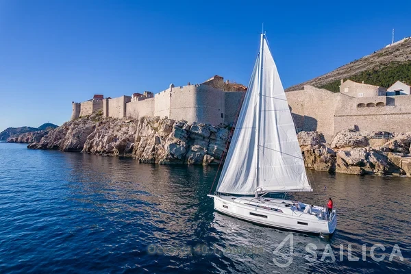 Oceanis 40.1 - Yacht Charter Sailica