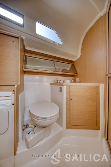 Oceanis 40.1 - Yacht Charter Sailica
