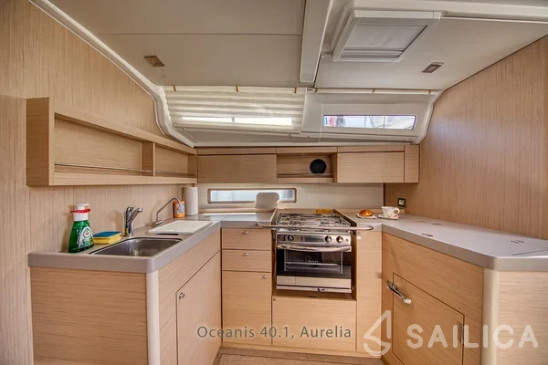 Oceanis 40.1 - Yacht Charter Sailica