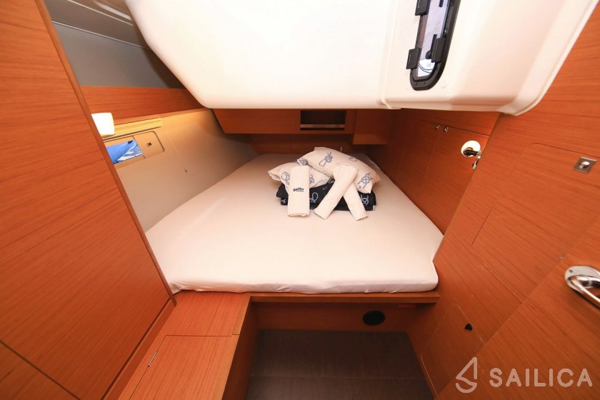 Dufour 430 - Yacht Charter Sailica