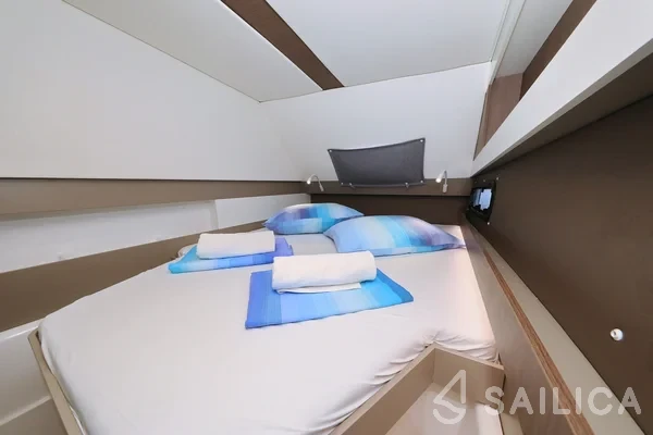 Bali 4.1 - Yacht Charter Sailica