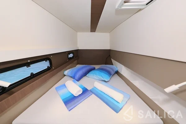 Bali 4.1 - Yacht Charter Sailica