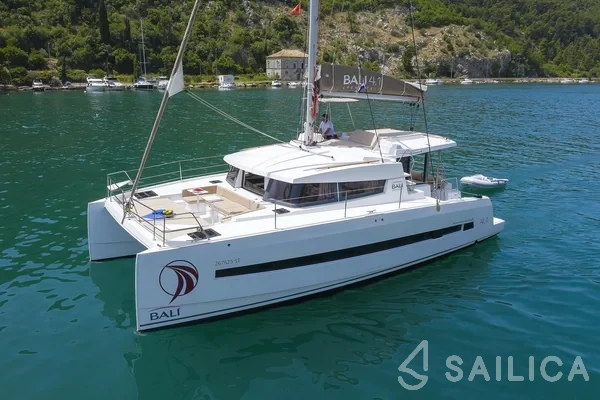 Bali 4.1 - Yacht Charter Sailica