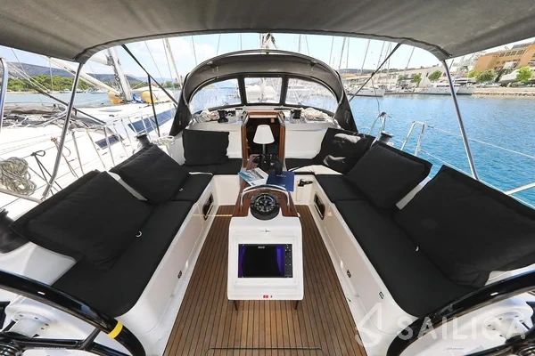 Bavaria 46 Cruiser - Yacht Charter Sailica