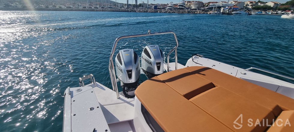 Axopar 37 - Yacht Charter Sailica