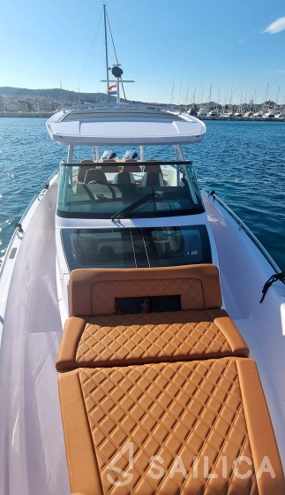 Axopar 37 - Yacht Charter Sailica