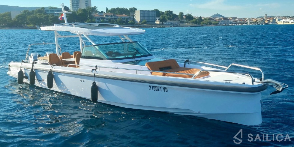 Axopar 37 - Yacht Charter Sailica