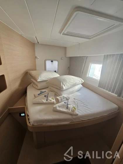 Lagoon 42 - Yacht Charter Sailica