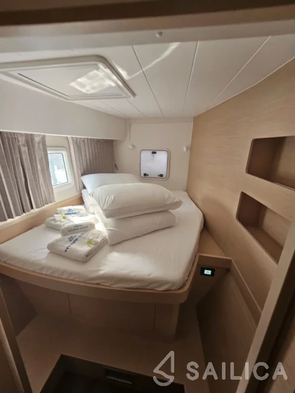 Lagoon 42 - Yacht Charter Sailica
