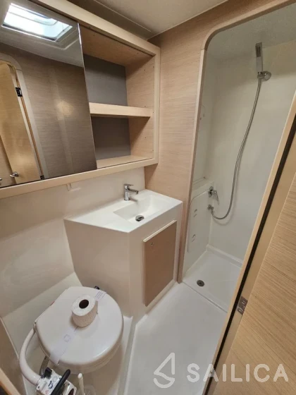Lagoon 42 - Yacht Charter Sailica