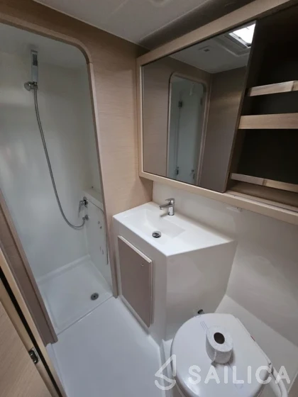 Lagoon 42 - Yacht Charter Sailica
