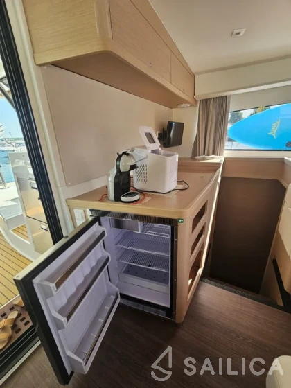 Lagoon 42 - Yacht Charter Sailica