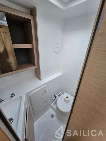 Lagoon 42 - Yacht Charter Sailica
