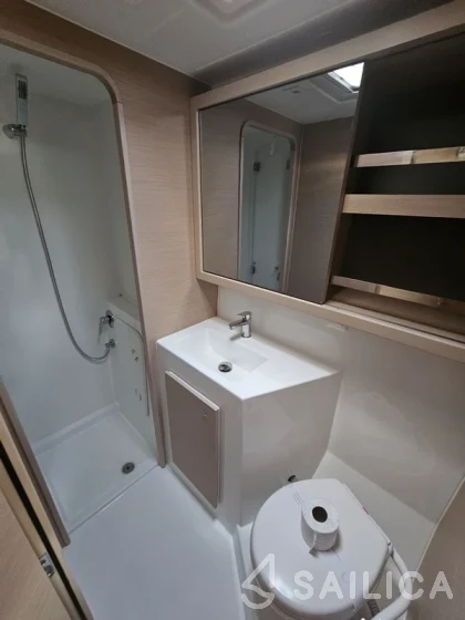 Lagoon 42 - Yacht Charter Sailica