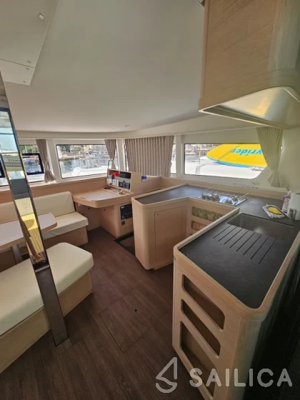 Lagoon 42 - Yacht Charter Sailica