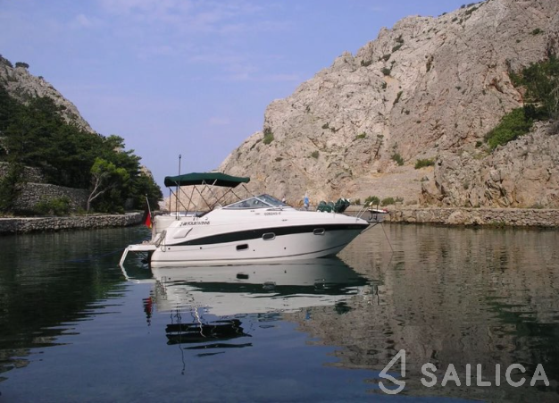 Four Winns 240 - Yacht Charter Sailica