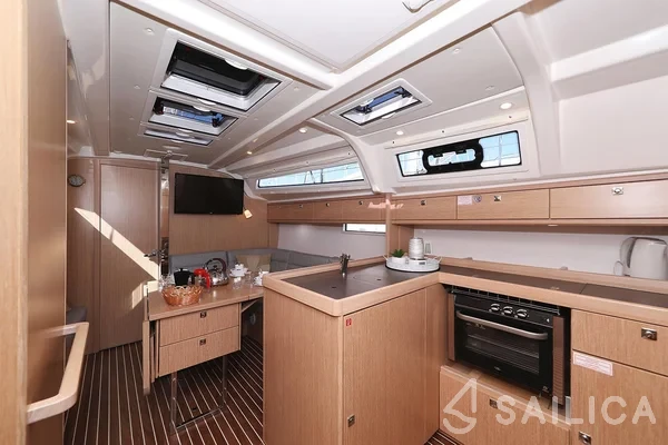 Bavaria 37 Cruiser - Yacht Charter Sailica