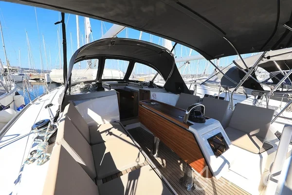 Bavaria 37 Cruiser - Yacht Charter Sailica